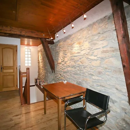 Pyrenees Stone Mountain House *